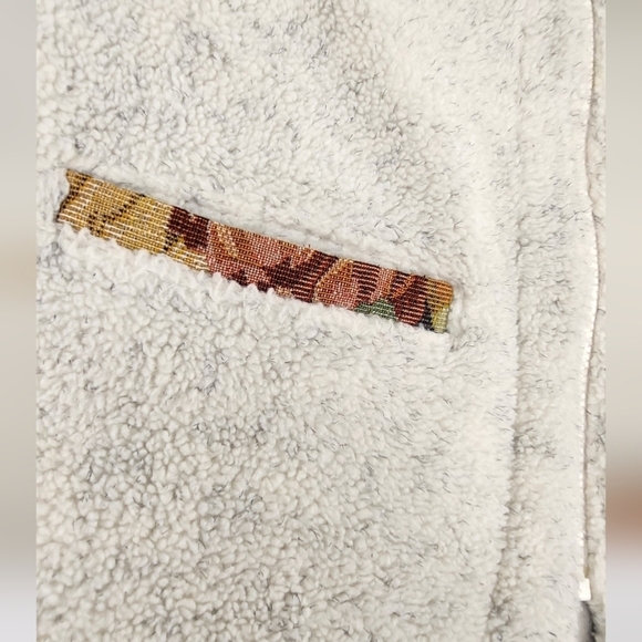 Orvis White & Grey Fuzzy Floral Lined Zip Up Vest. - Picture 2 of 7